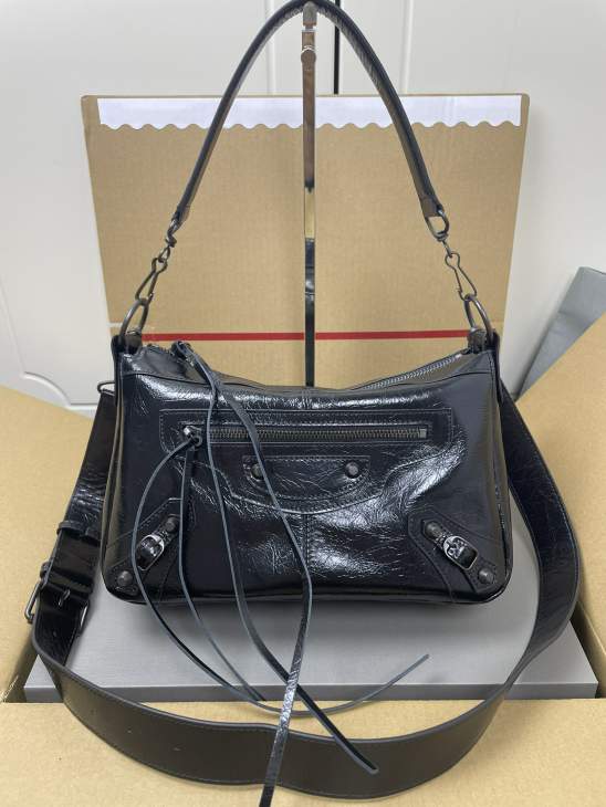 Picture of Balenciaga Handbags _SKUfw233324686fw